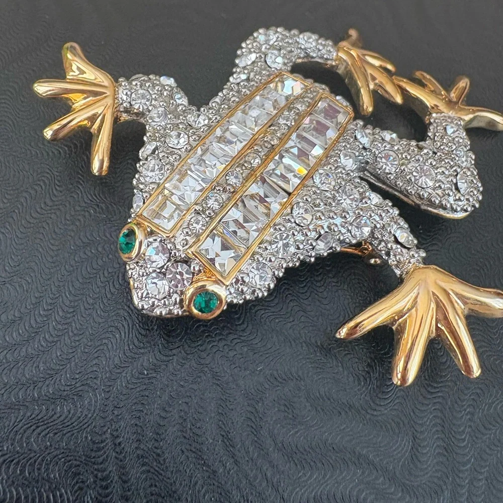 Kenneth Jay Lane frog brooch rhinestone gold tone new KJL - Picture 5 of 16